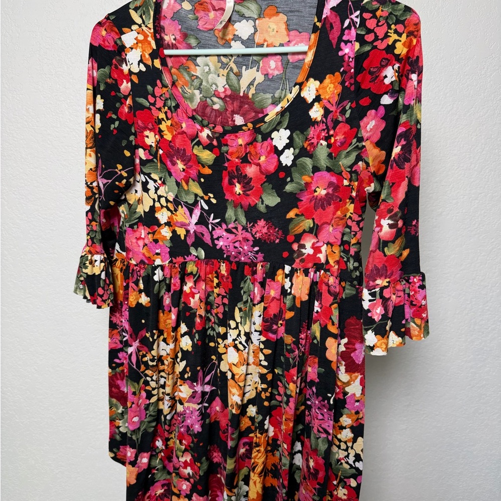 Floral Scoop Neck Women’s Top - Black Multi
